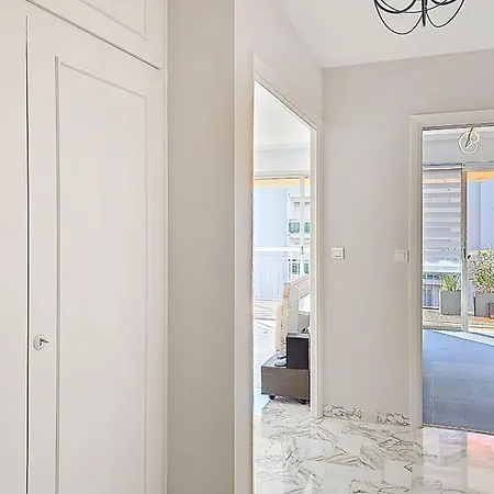 Сasa de vacaciones Henri Camille Re -wios- 2 Bedrooms - Huge Terrace Sea View Cannes