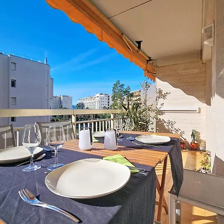 Agence Henri Camille-wios- 2 Grande Terrasse Vue Hébergement de vacances Cannes